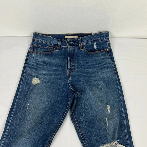 Levi’s Women’s 28 Wedgie Button Fly Distressed Medium Wash Jean - Picture 10 of 14